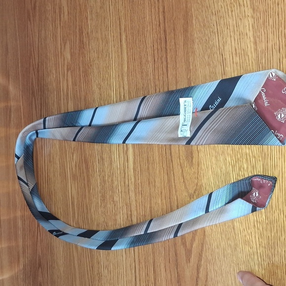 Oleg Cassini Classic Striped Tie - Picture 4 of 4